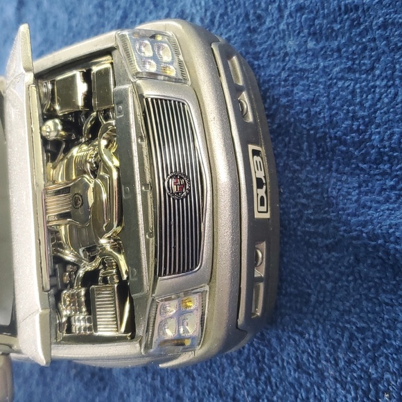 Dub City Die Cast Metal 2002 Cadillac Escalade. - Picture 2 of 3